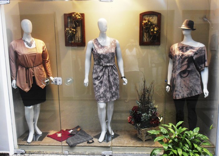 loja de roupas plus size